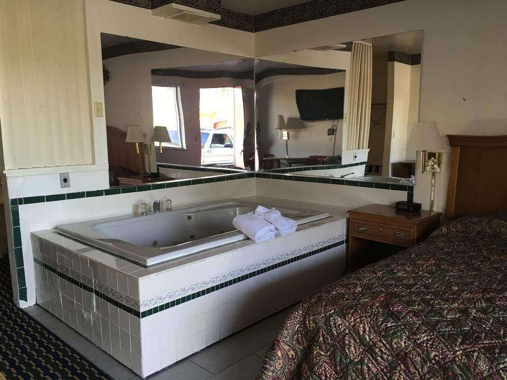 Seaway Motel Roosevelt Park Ngoại thất bức ảnh